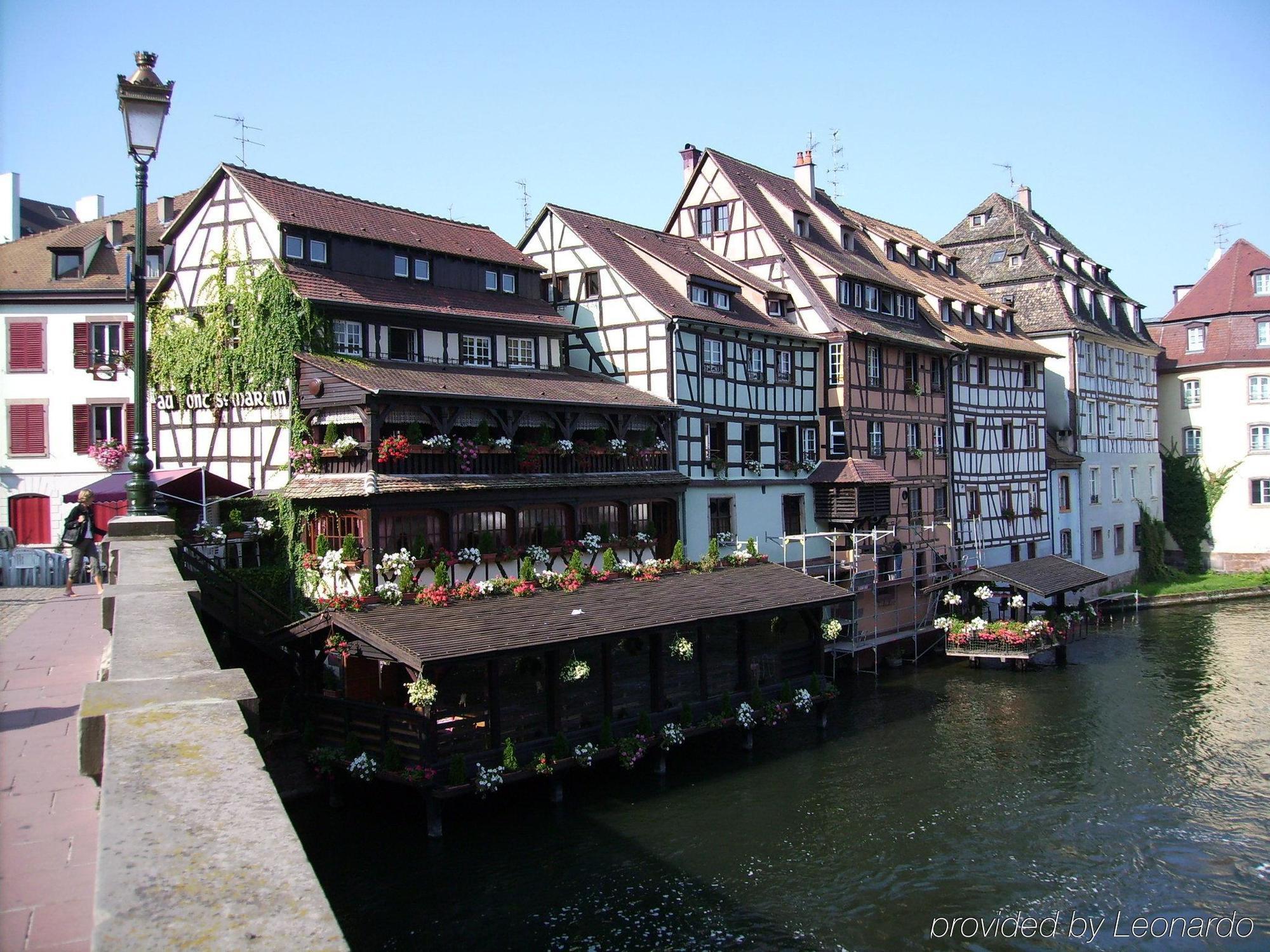 콜롬비 호텔 프라이부르크 임 브리스가우 외부 사진 The Petite France district