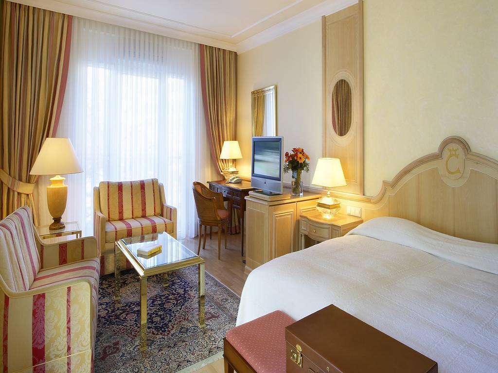 콜롬비 호텔 프라이부르크 임 브리스가우 객실 사진 A room at the Grand Hotel