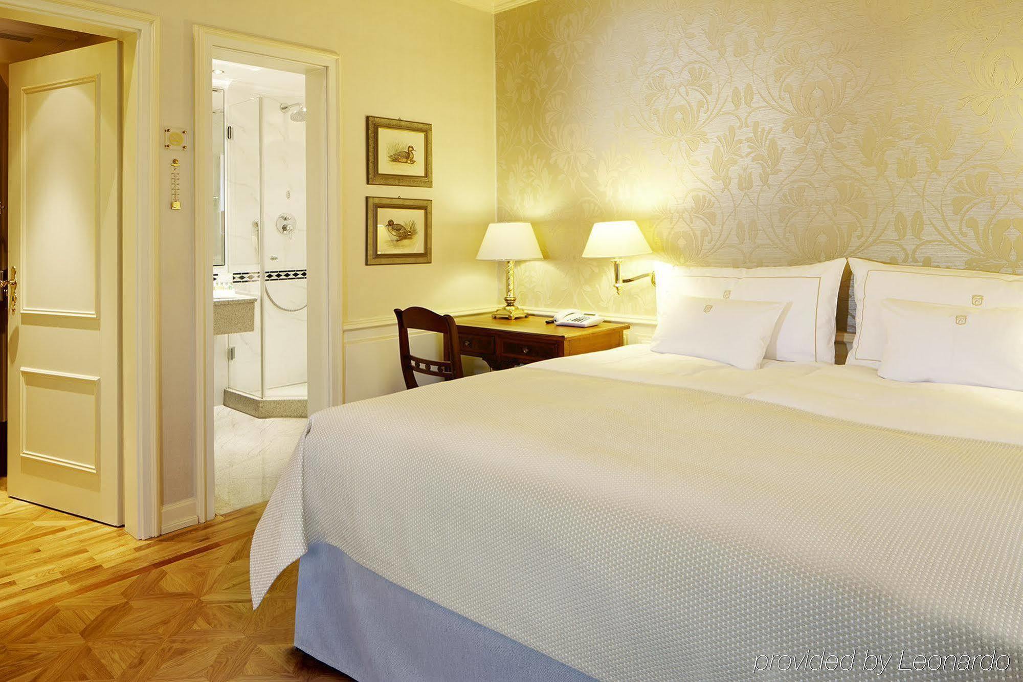 콜롬비 호텔 프라이부르크 임 브리스가우 외부 사진 A room at the hotel